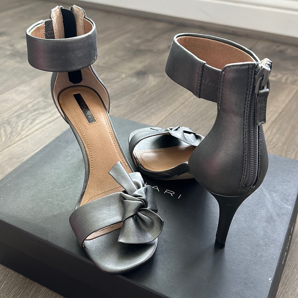 Women’s Gray Heels